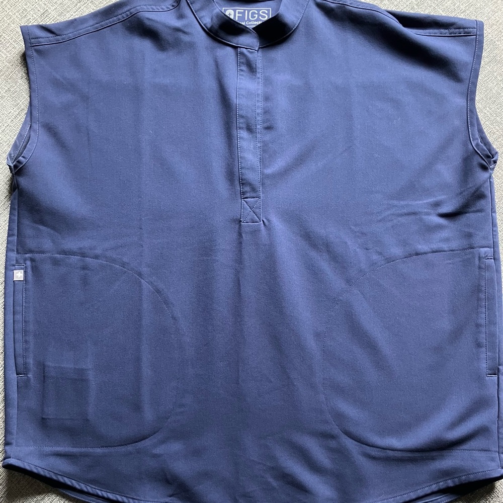 Figs technical collection women’s scrub top size M